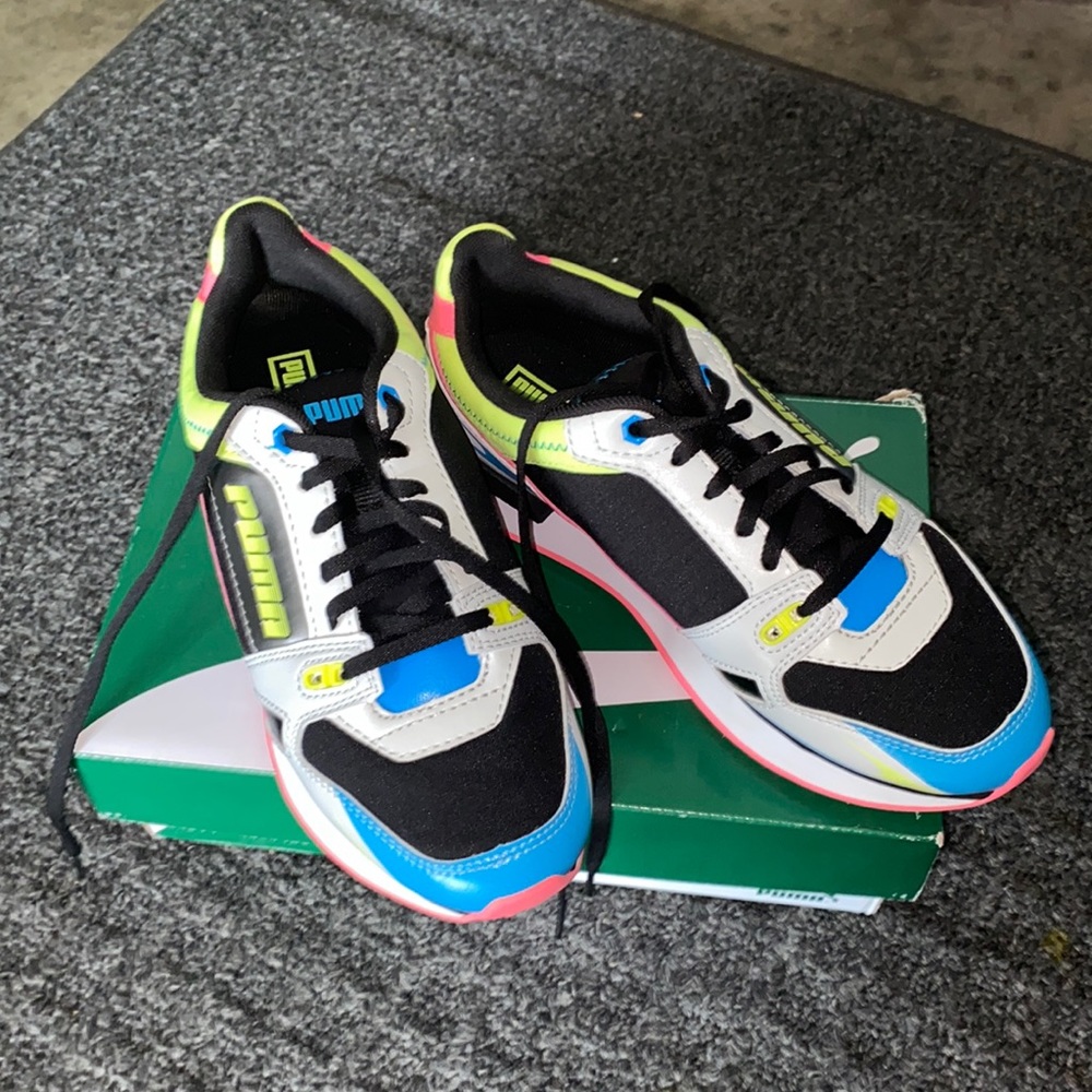 Womens puma’s size 8